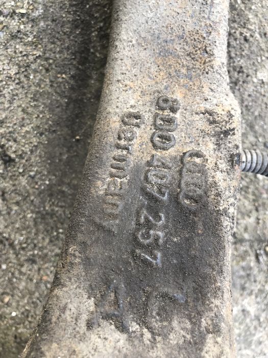 Передні цапфи права ліва VW Passat b5 Audi A6C5 маю під різні мотори