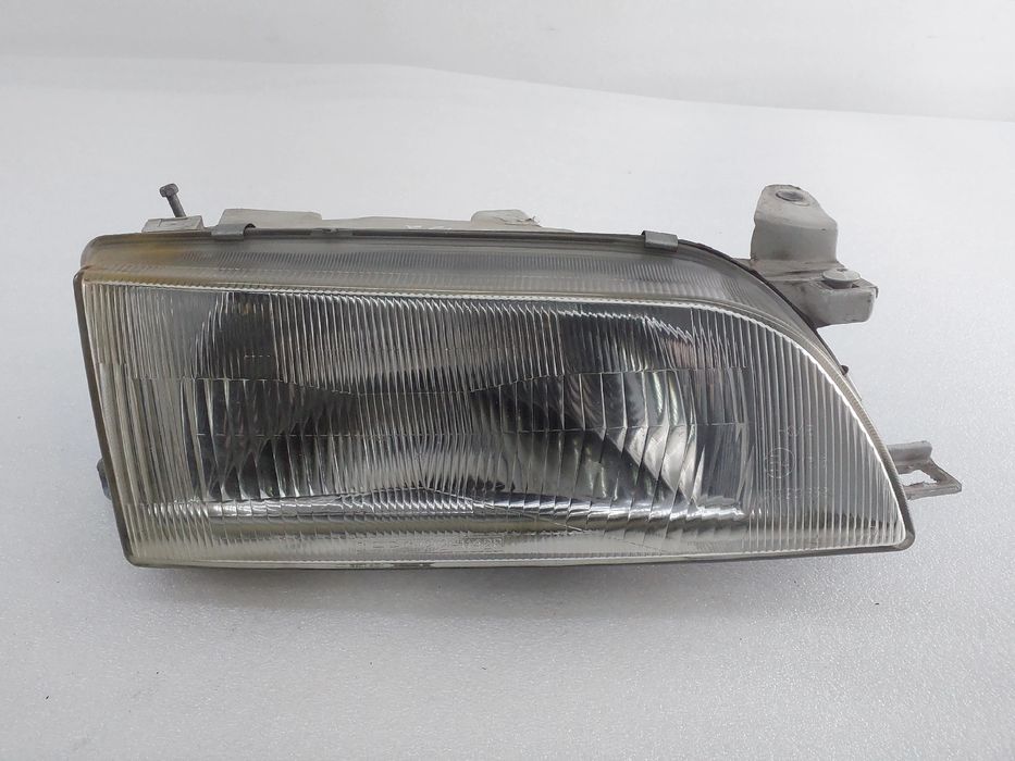 Ótica / farol direita TOYOTA Corolla Compact (_E10_)