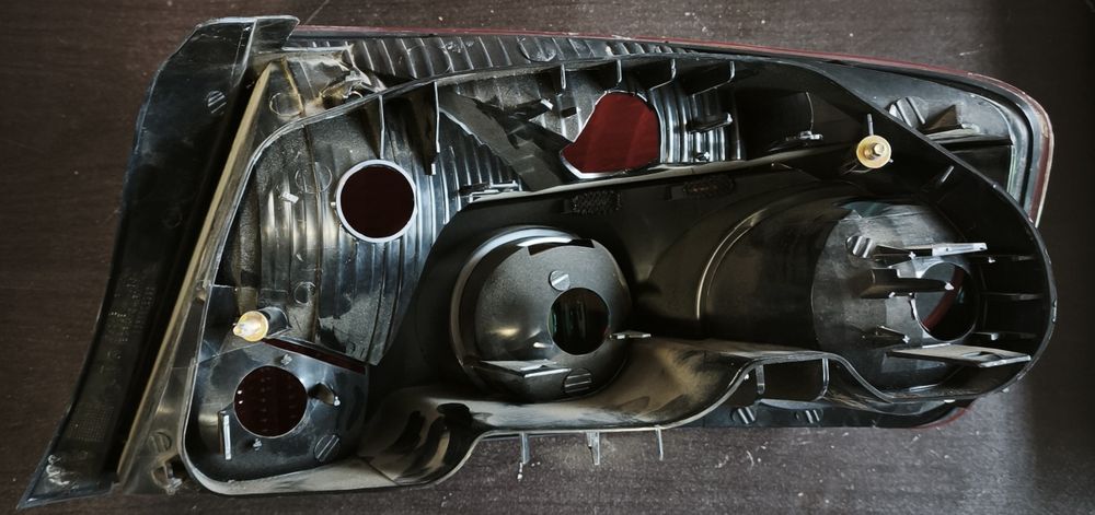 Farolim Peugeot 407. 2004-2011
