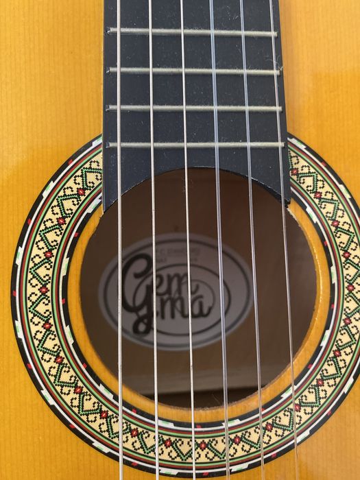 Guitarra Gemma nova tamanho adulto
