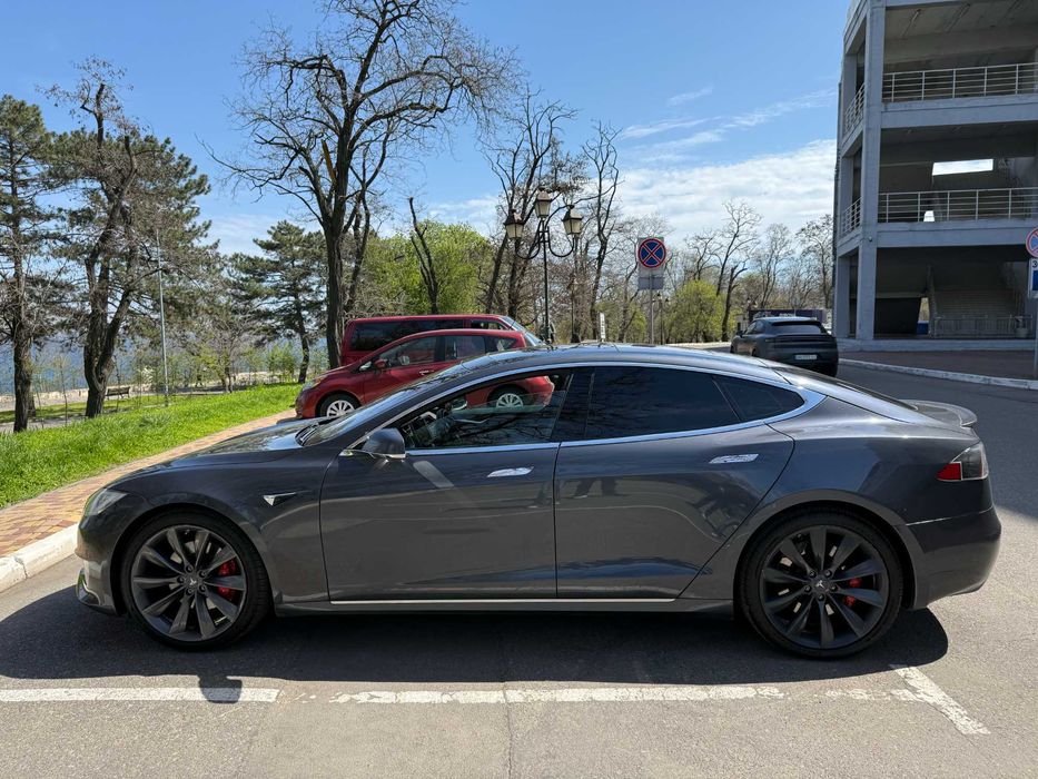 Tesla Model S Performance 2016