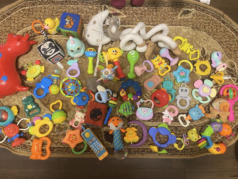 Продам пакет іграшок для немовлят