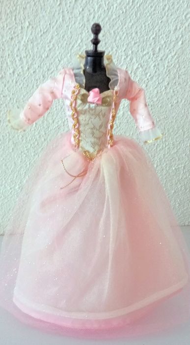 Barbie vestido da Anneliese em princesa plebeia 2004.