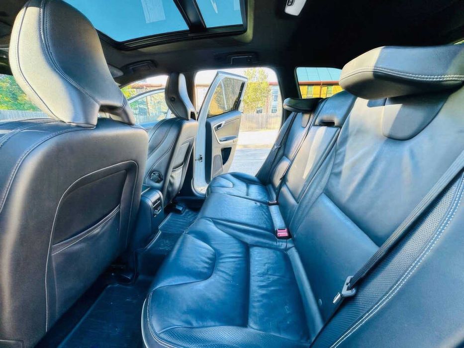 Volvo XC60      2015