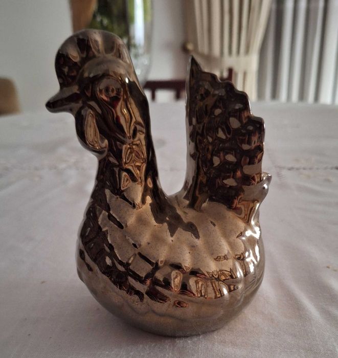 Peça em cerâmica - galinha, para decoração
