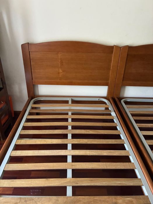 1 Cama de madeira pinho