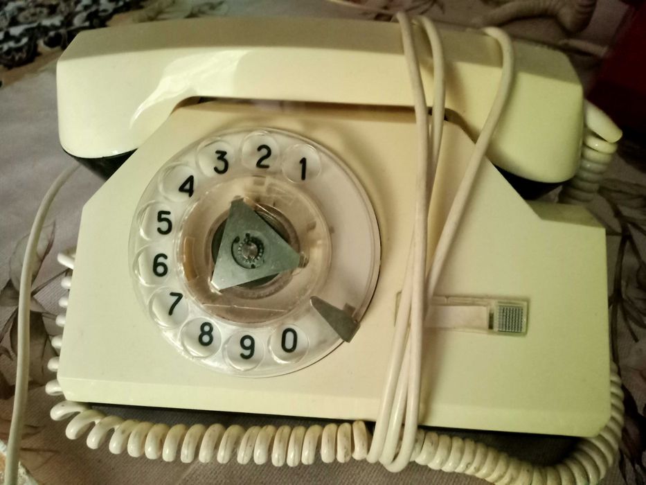 Старі телефонні апарати