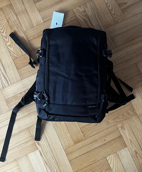 Czarny plecak podróżny do samolotu Puccini