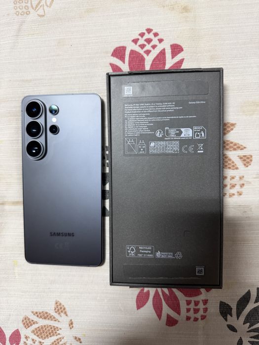 Samsung S26 Ultra, preto, com 12/256 GB de memória , como novo, com factura e garantia nacional de 3 anos.