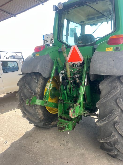 Máquina agrícola trator