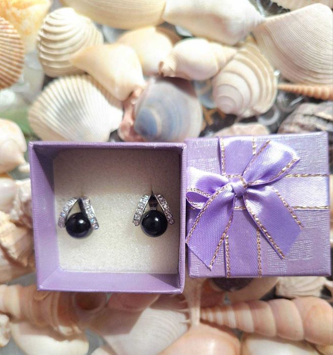 Серьги серебряные с черным агатом и с 12 фианитами на каждой сережке