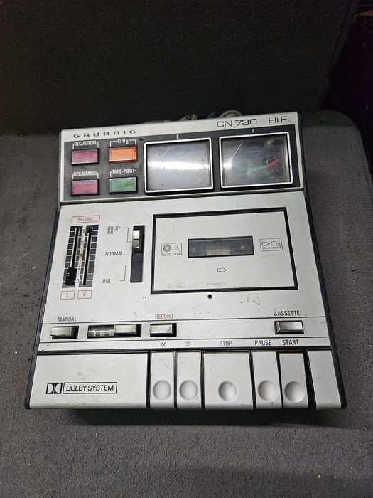 Magnetofon Grundig CN 730
