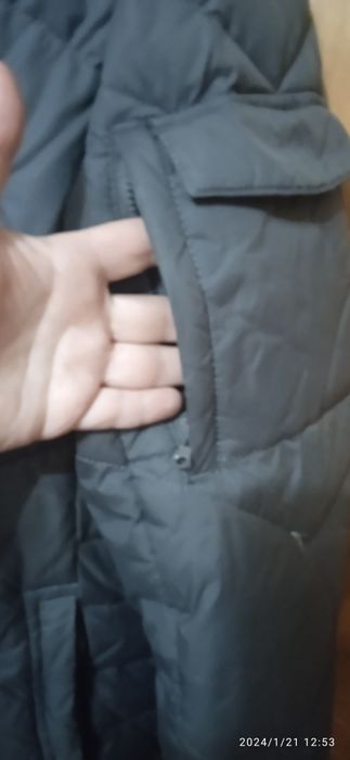 Зимний пуховик с капюшоном