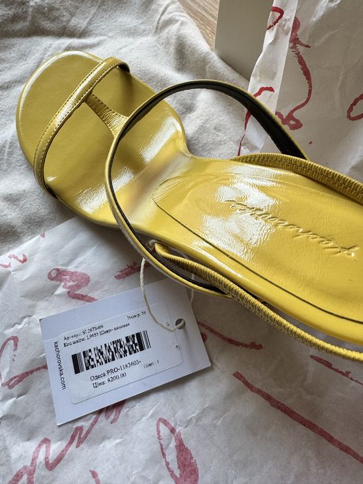 Босоніжки , туфлі