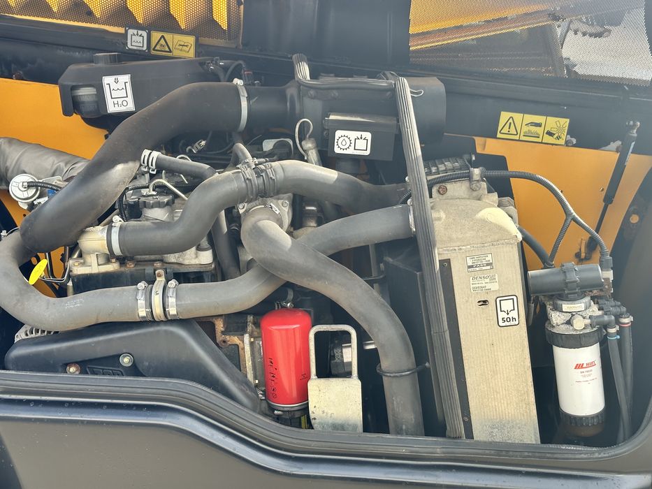 Телескопический погрузчик JCB