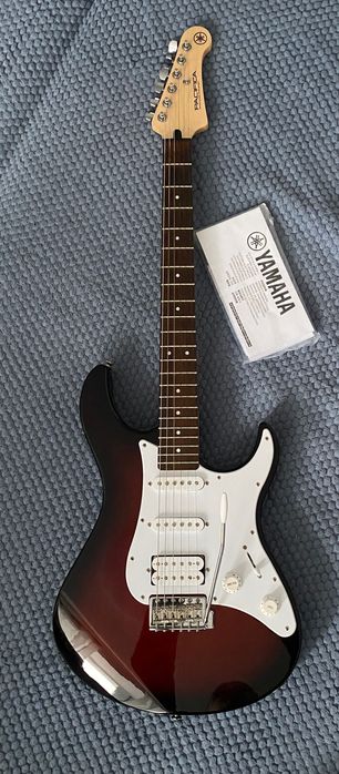 YAMAHA Pacifica 112j OVS та комбік mooer hornet 15w