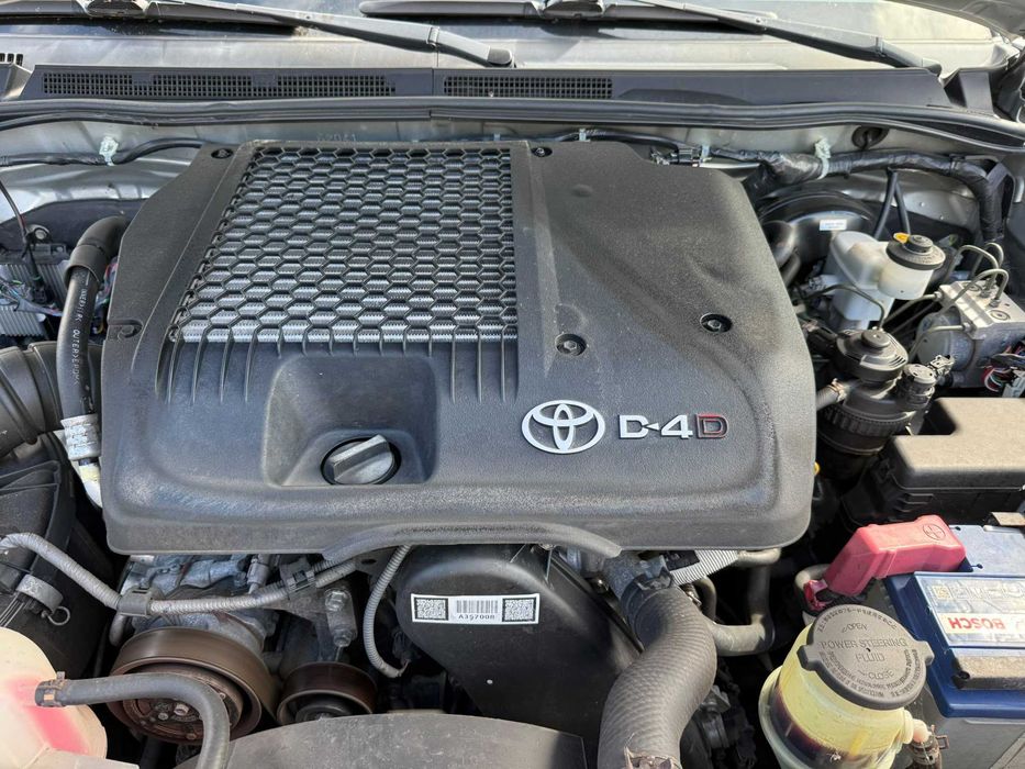 Toyota Hilux 2.5 D-4D Tracker 4x2 | Apenas 95.000 km! | Como Nova