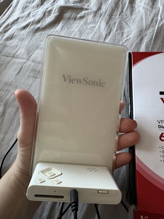 Цифрова фоторамка viewsonic VFM670W