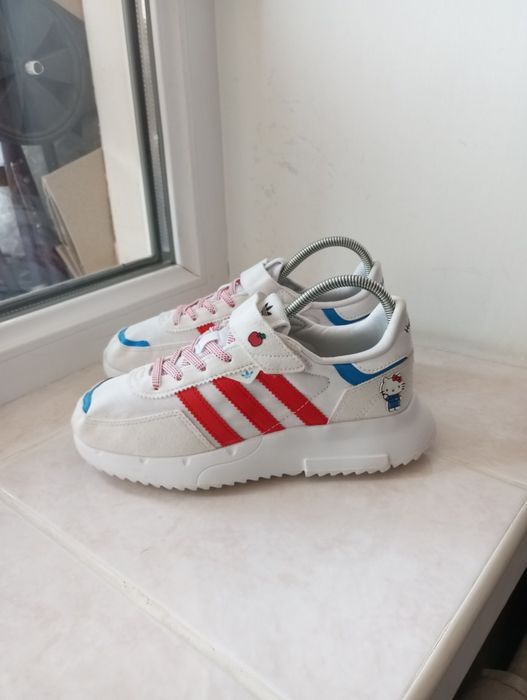 Стильні кросівки бренду Adidas Hello Kitty Retropy Running Made in Indonesia  UK  2,5  EUR  35