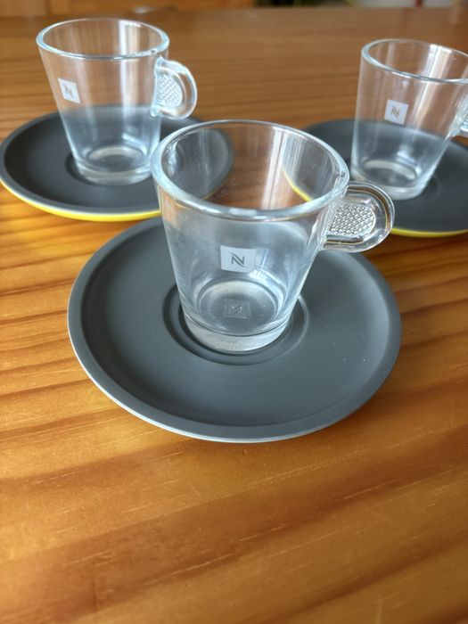 3 chávenas de café com pires -Nespresso