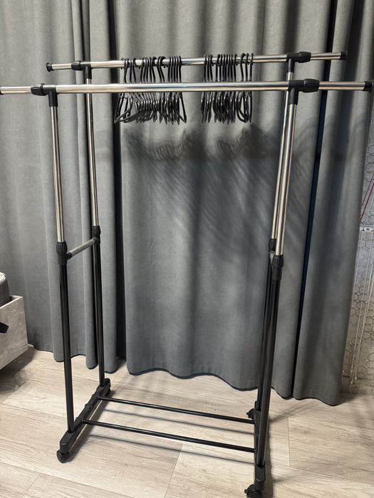 Продам стойку під одяг