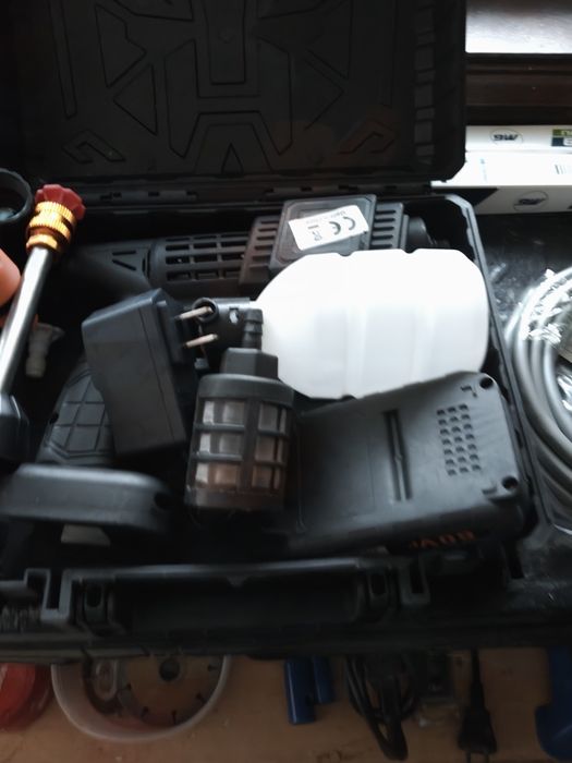 Pistola de lavar a bateria.