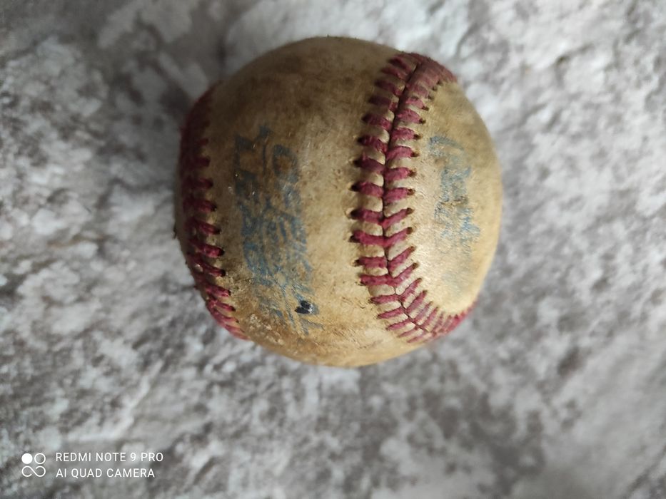 Бейсбольні м'ячі