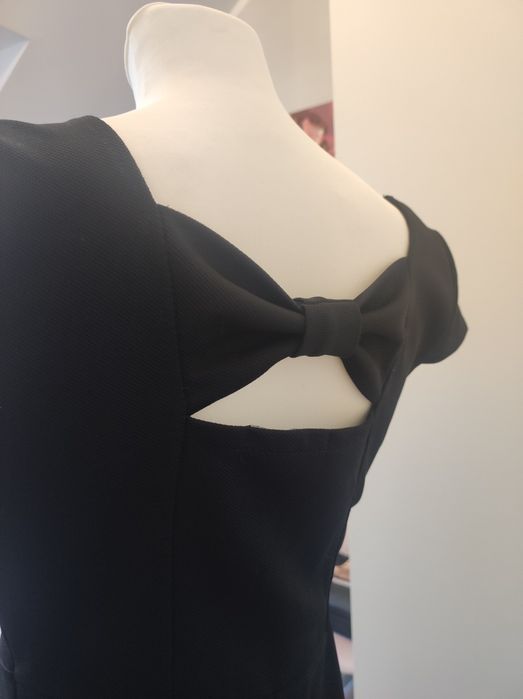 Czarna rozkloszowana sukienka M 38