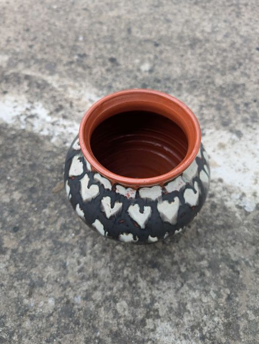 Pequeno Vaso/Jarra em Cerâmica Decorativa - Padrão Corações