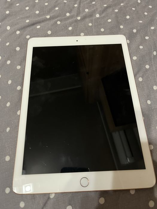 Айпад 6-го покоління . На 128 гб памяті