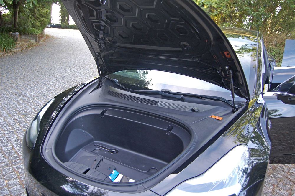 Tesla Model 3 — fotografia 11