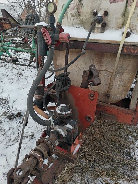 Продам оприскувач ОП2000