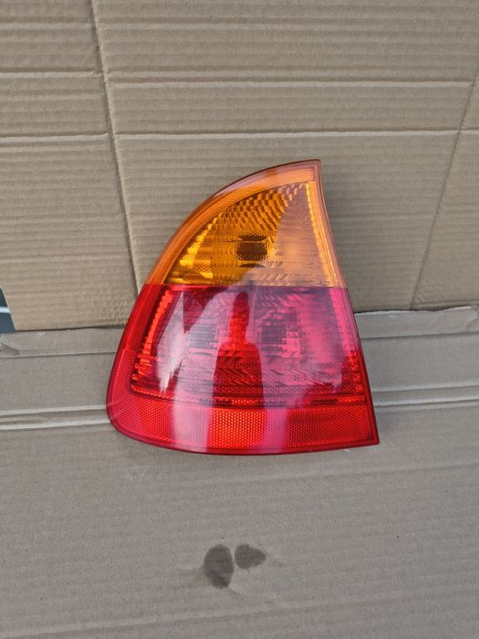 Lampa tył tylna lewa BMW 3 E46 touring lampa tył tylna lewa BMW E46 kombi lampa w bardzo ładnym stanie do BMW E46 touring lewa lampa tył