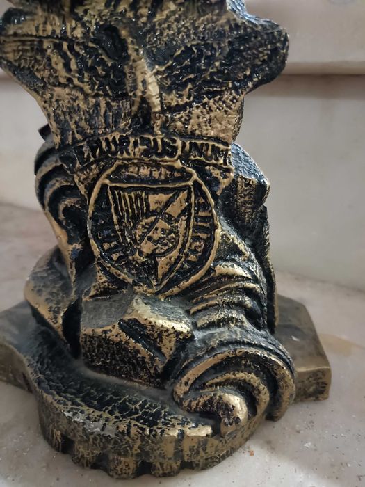 Estatua Águia do Benfica SLB