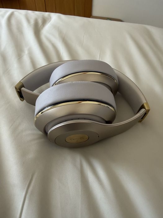 Phones beats studio wireless champagne