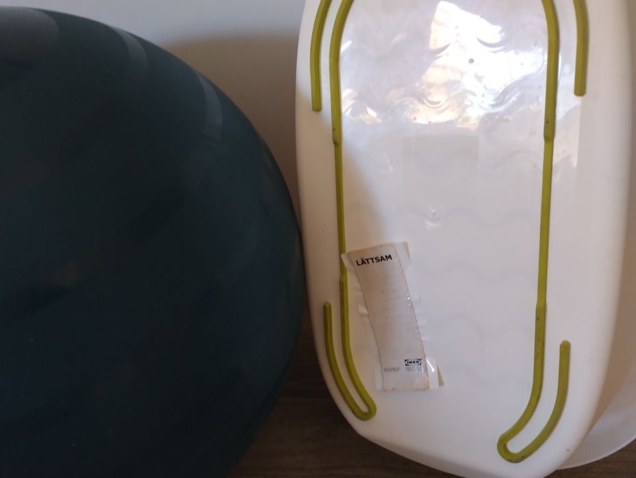 (PARA DOAÇÃO) Bola de ginástica e pilates e Banheira para bebê