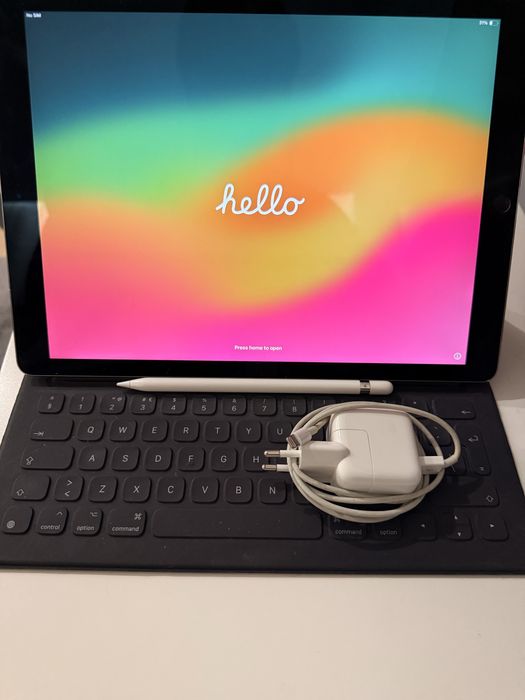iPad Pro 12.9” 256GB Wi-Fi + Cellular + Apple Pencil + Teclado Oficial | Bom Estado