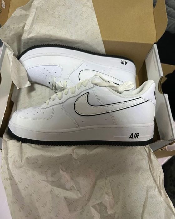 Air Force 1 Brancos com Tons Pretos