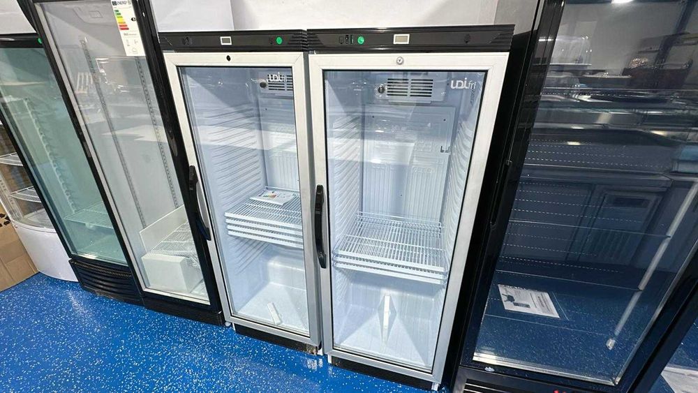Armário refrigerado com porta de vidro