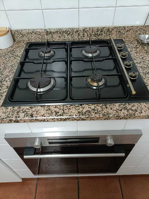 Placa de Fogão a Gás (4 Bicos) – Usada | Excelente Estado – Estilo Rústico