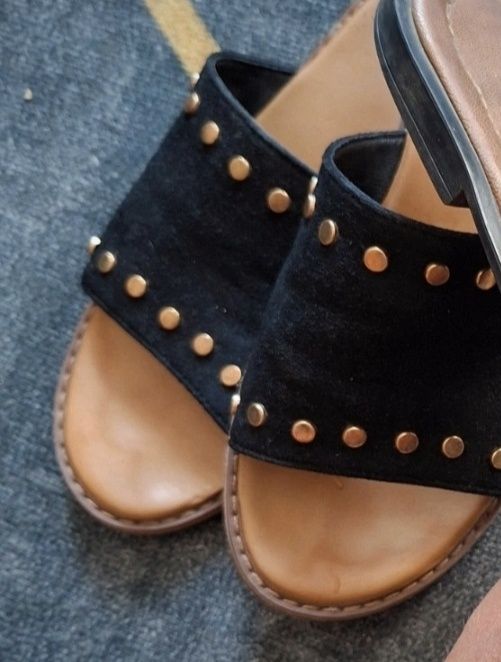 Klapki  damskie. 37 czarne