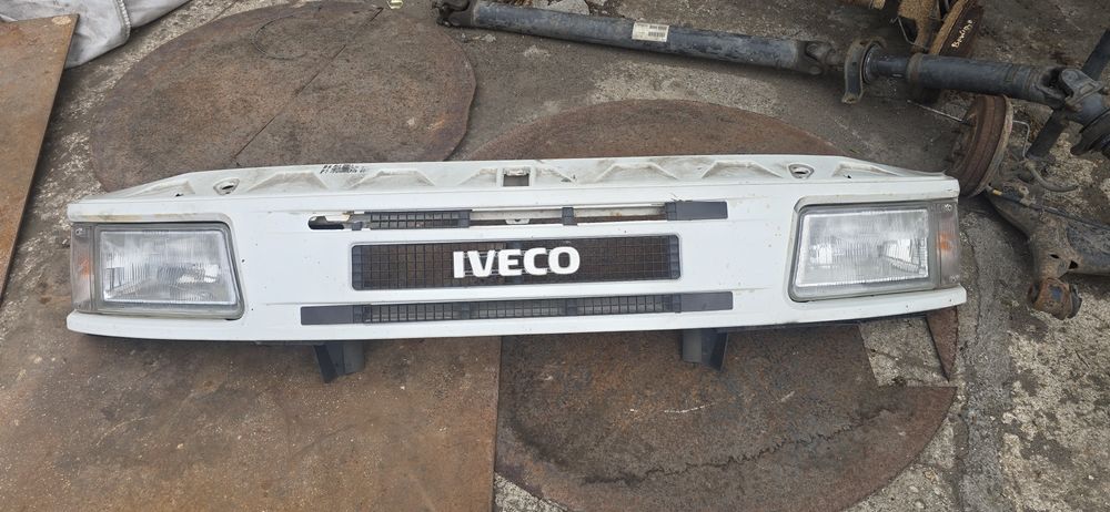 Lampa przód kierunkowskaz Pas przedni  atrapa Gril Iveco 3510