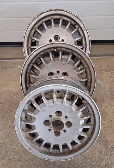 3 jantes BMW E30, caricas. 6 pneus 196/60/14.