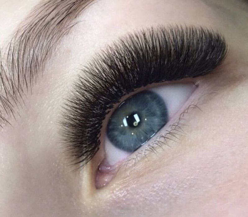 Центр,7 хв від метро. 500 грн.Нарощування вій будь-який обєм.