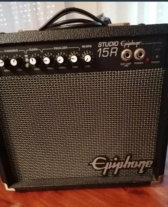 Baixo squier jazz bass , amplificador,tripé, capa, alça e cabo