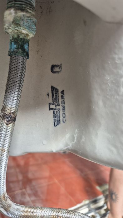 Lavatorio e sanita antigos