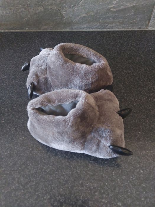 Pantufas novas cinza