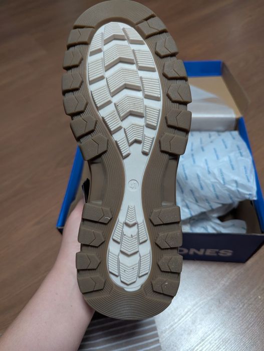 Стильні чоловічі черевики Jack & Jones з екошкіри коричневого кольору.