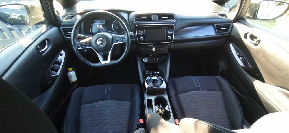 Продам авто Nissan leaf