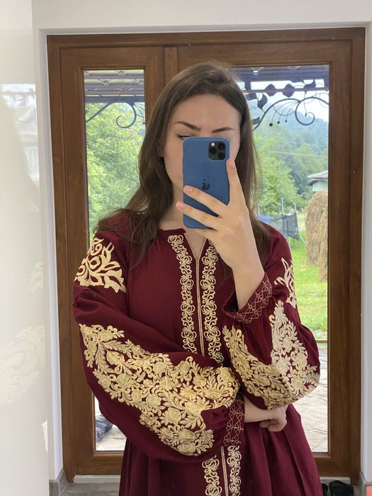 Вишита сукня, вишиванка чоловіча та жіноча